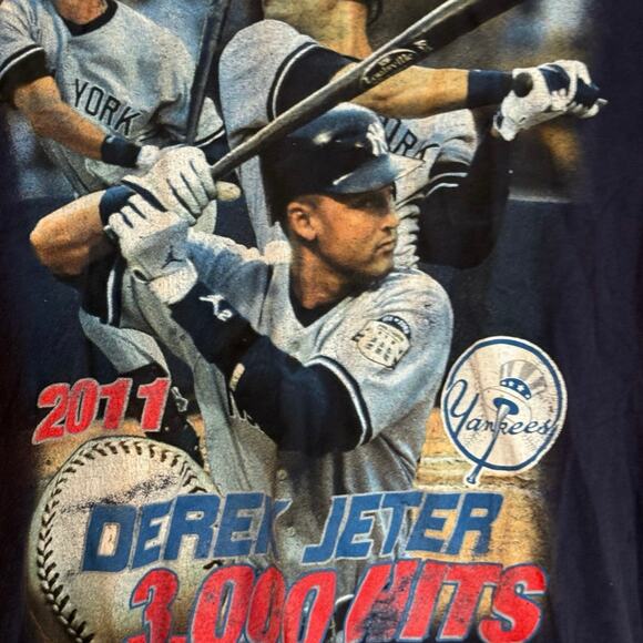 Derek Jeter 2011 3,000th Hit Club New York Yankees Shirt Adult Small - Picture 2 of 3